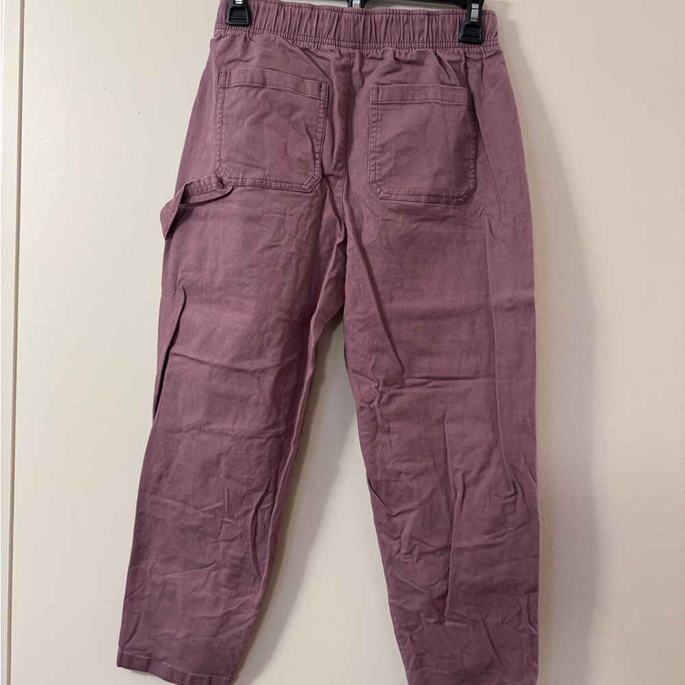 Old Navy Women’s Cargo Pants in Mauve - Picture 2 of 3